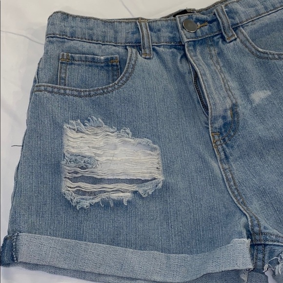 🔥 special clearance 🔥Sexy Forever 21 Distressed Ripped Denim Shorts Sz 27 - Picture 2 of 5